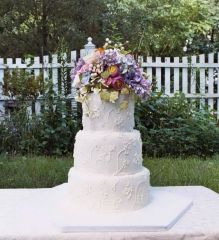 lacy and flowers cake