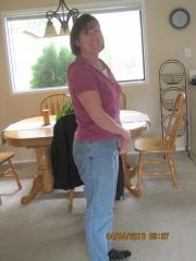 Okay me in my size 10 levi's!!! Can't believe it, still 8 more pounds to go! Yes I'm tall, between 5'8 and 5'9.