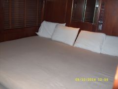 Private sleeper compartment full-size bed