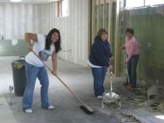 Me in the middle..during my cosmo school construction in march 09