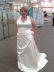 I know i dont look happy but i was ecstatic...i found THE dress...hehe!