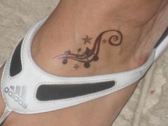 FUTURE TATTOO: This is where I want it as well, on top of my left foot. I love music and it's a nice touch to throw in 2 lil stars and some red trim. Awesomeness!!!