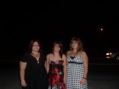 Eeek, homecoming with the besties Tara and Linzy... yea this picture isn't very good.
