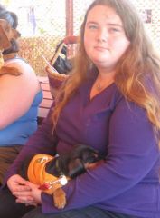 ~Pre-Op
~October 2007
~Roughly 320 pounds

~Babysitting my sister's black and tan dachshund while she tends to the other.