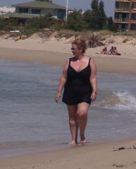 205 pounds..December 2009 creeping back on.. but I'm becoming more confident in my swimsuit..  I would NEVER have had a photo taken before... but it's still an incentive that I have a long way to go but I CAN get there..