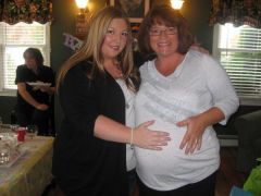 My pregnant aunt and me :)
