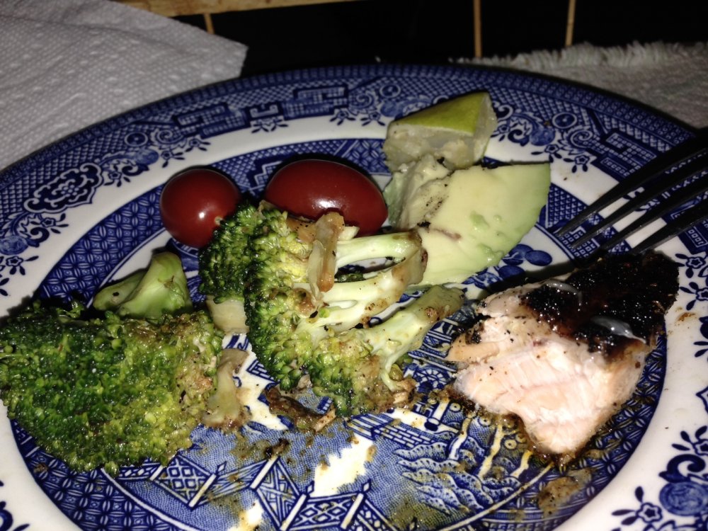 blackened-salmon-broccoli-garlic-avo-tom-after_3656.thumb.JPG.e9e910070c42a21a0235c3363e8b2e0b.JPG
