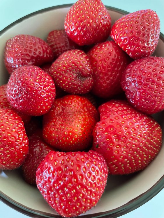 strawberries.thumb.jpg.ca08d1c3bfaf4404b07b33dfeb4ee388.jpg